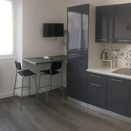 Yannadal/studio Cosy Avec Vraie Cuisine A Recouvrance/ Proche Tram/bus Et Proximite Avec L'arsenal Apartmán *